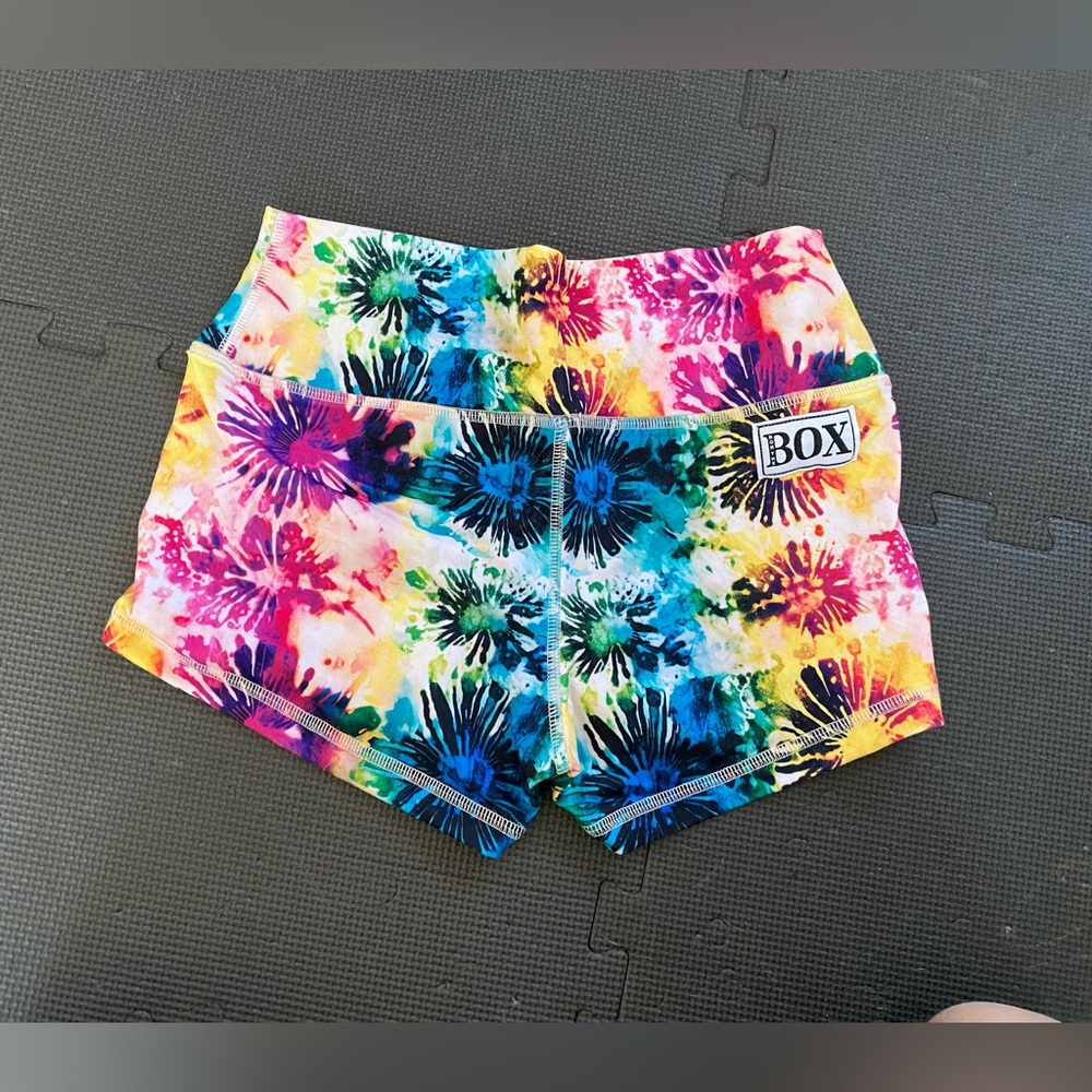 Rok the Box booty shorts, M